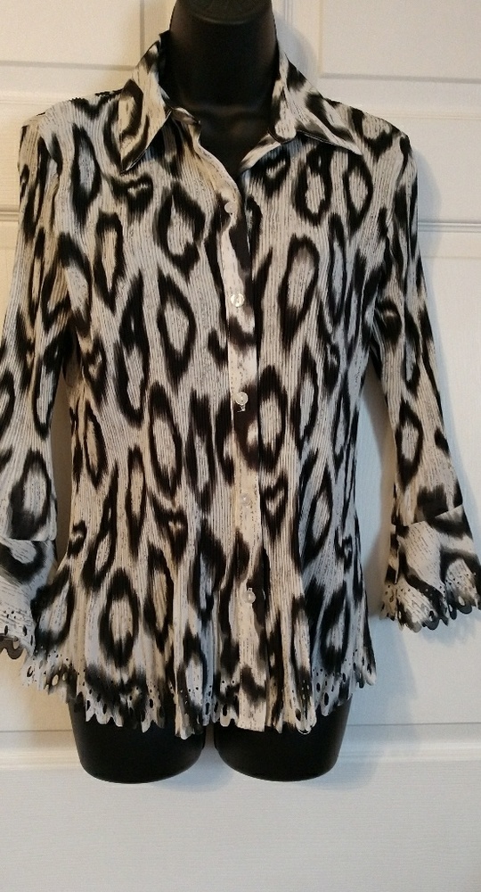 Vintage Animal like print Black and White blouse